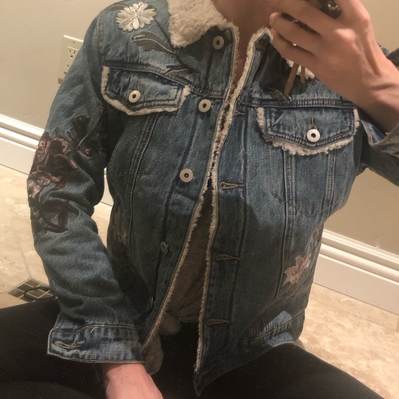 2 LEFT! Embroidered Denim Jacket - Picture 4 of 8
